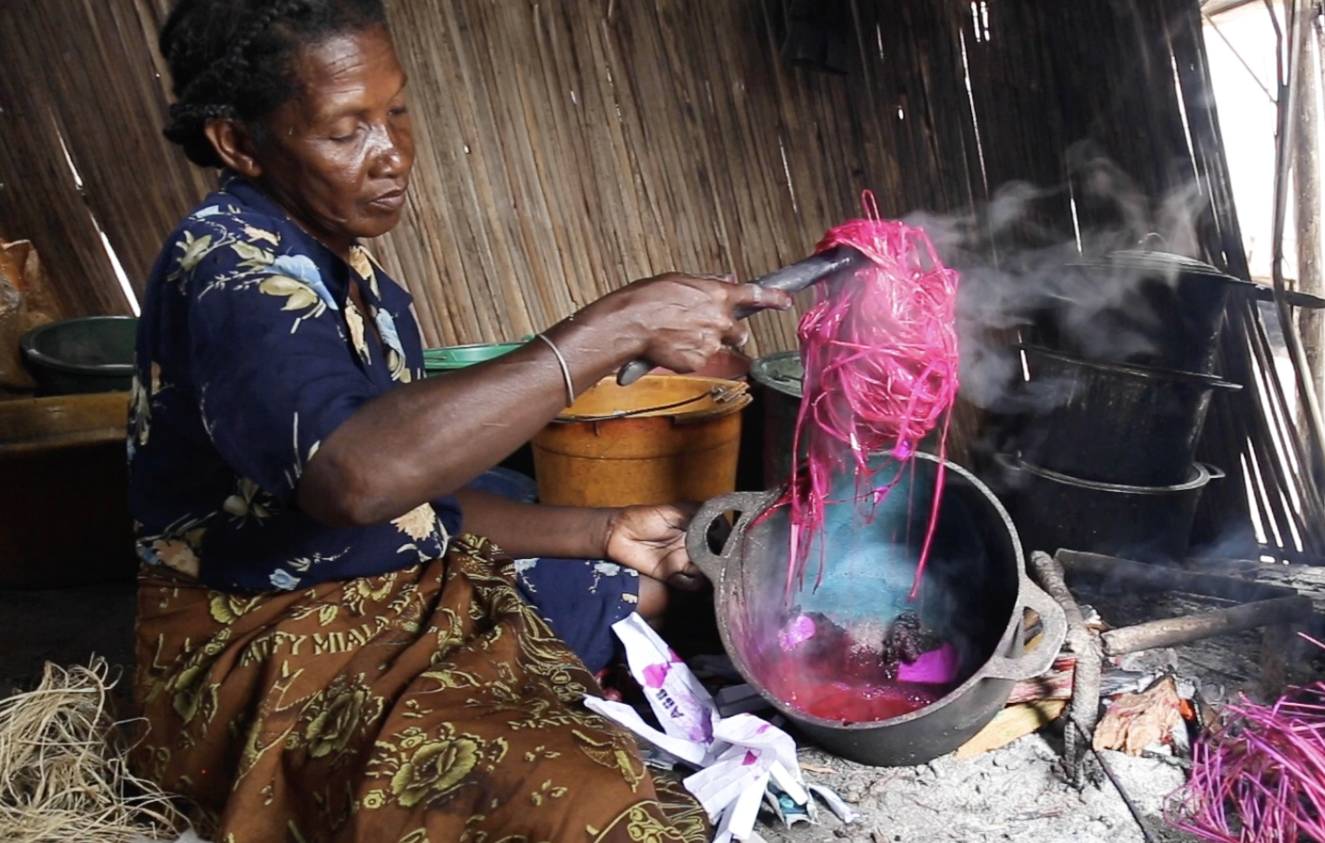 Jacqueline draining dyed raffia